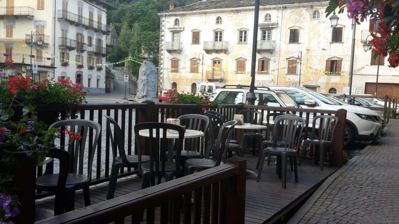 Albergo Ristorante Centro Vico Canavese Exterior photo
