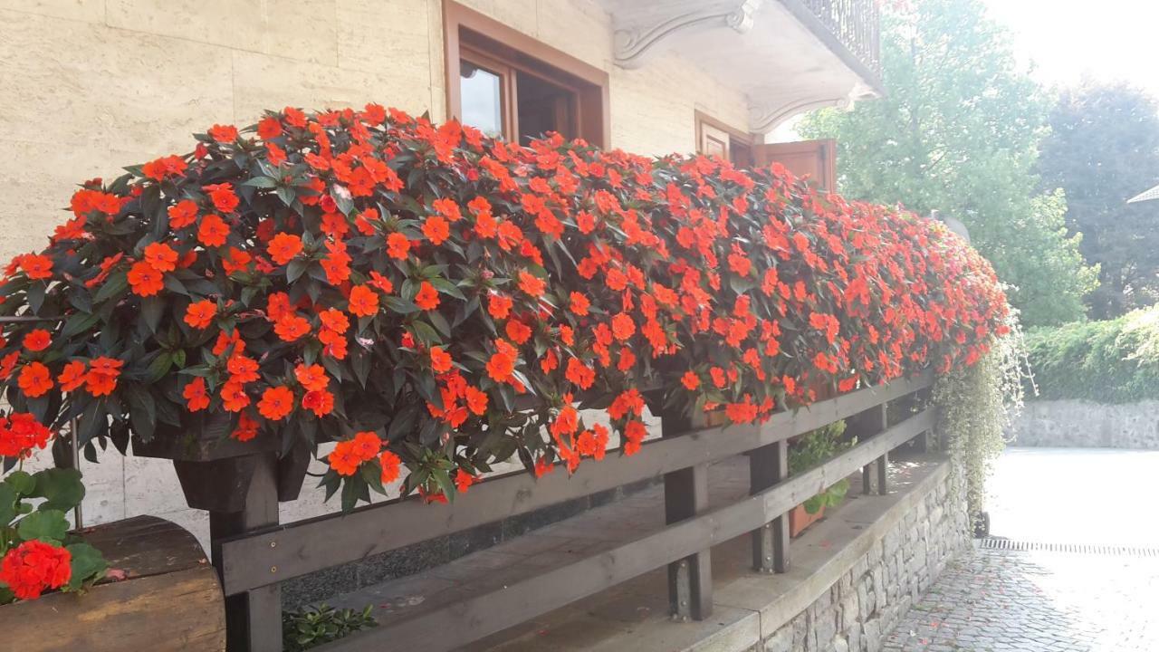 Albergo Ristorante Centro Vico Canavese Exterior photo