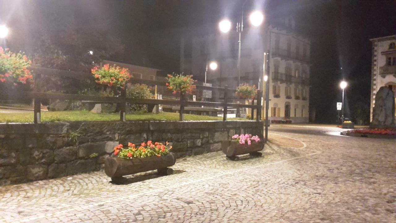 Albergo Ristorante Centro Vico Canavese Exterior photo